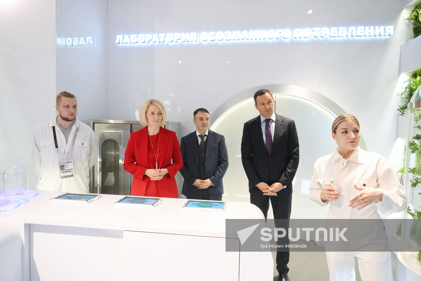 RUSSIA EXPO. Viktoria Abramchenko tours exhibition on Ecology Day