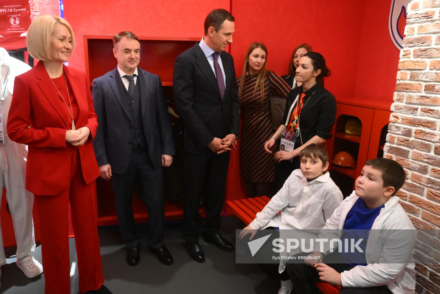 RUSSIA EXPO. Viktoria Abramchenko tours exhibition on Ecology Day