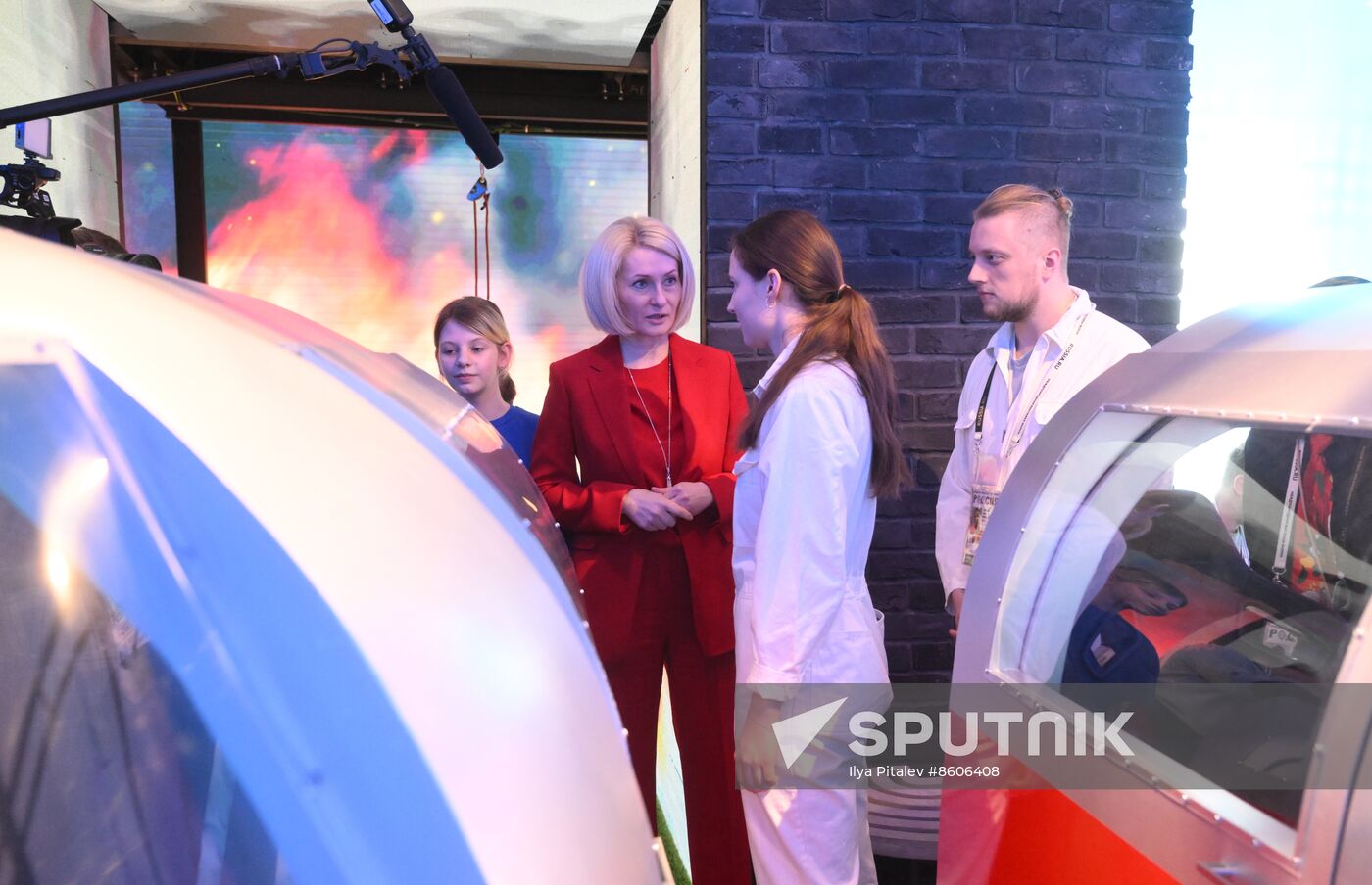 RUSSIA EXPO. Viktoria Abramchenko tours exhibition on Ecology Day