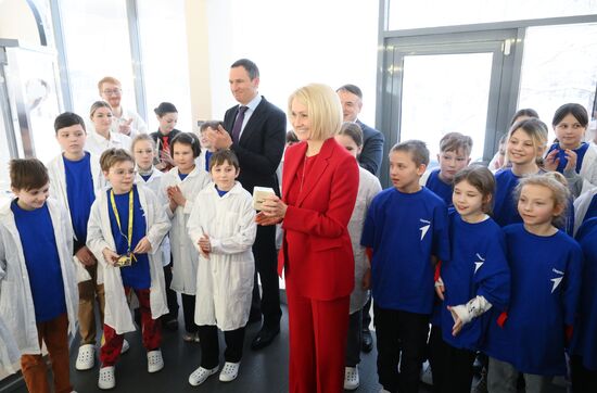 RUSSIA EXPO. Viktoria Abramchenko tours exhibition on Ecology Day