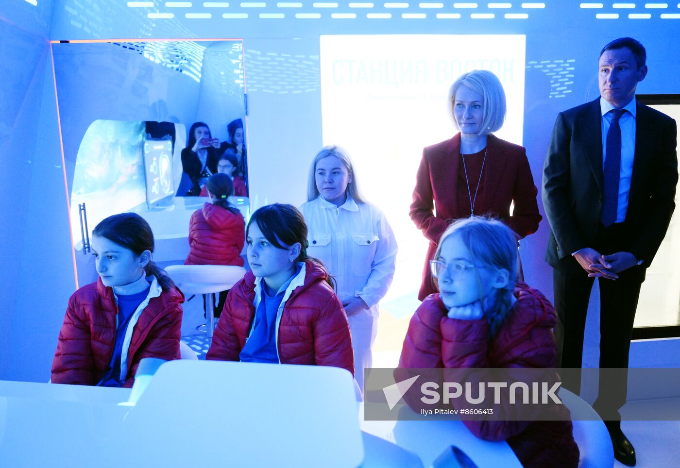 RUSSIA EXPO. Viktoria Abramchenko tours exhibition on Ecology Day