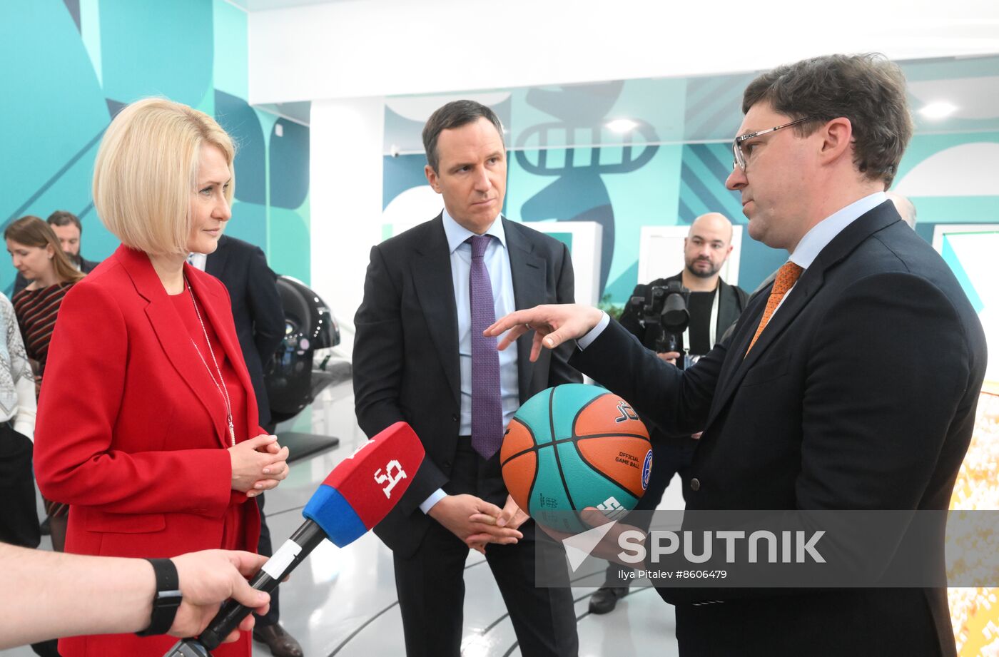 RUSSIA EXPO. Viktoria Abramchenko tours exhibition on Ecology Day