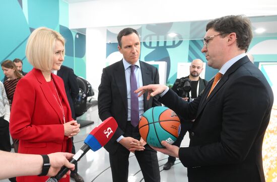 RUSSIA EXPO. Viktoria Abramchenko tours exhibition on Ecology Day