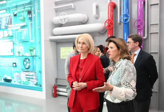 RUSSIA EXPO. Viktoria Abramchenko tours exhibition on Ecology Day