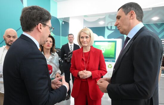 RUSSIA EXPO. Viktoria Abramchenko tours exhibition on Ecology Day