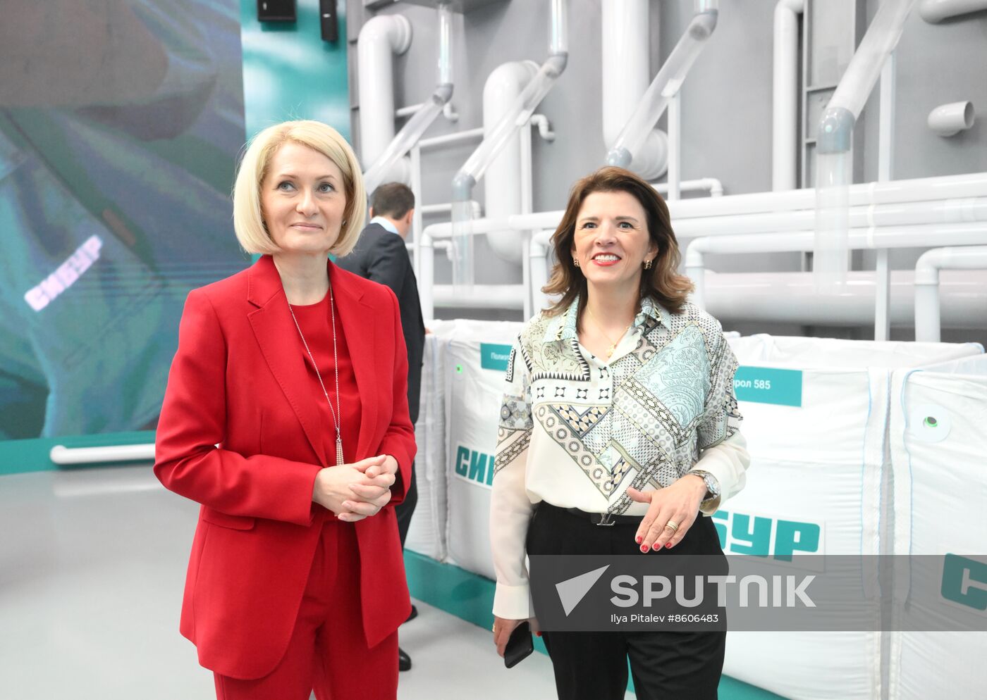 RUSSIA EXPO. Viktoria Abramchenko tours exhibition on Ecology Day