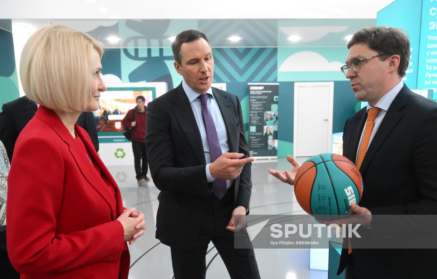 RUSSIA EXPO. Viktoria Abramchenko tours exhibition on Ecology Day