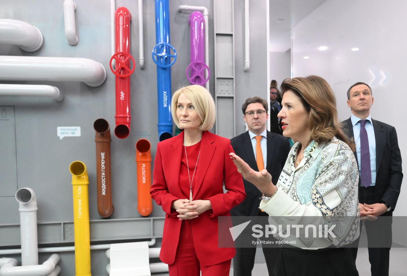 RUSSIA EXPO. Viktoria Abramchenko tours exhibition on Ecology Day