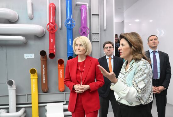 RUSSIA EXPO. Viktoria Abramchenko tours exhibition on Ecology Day