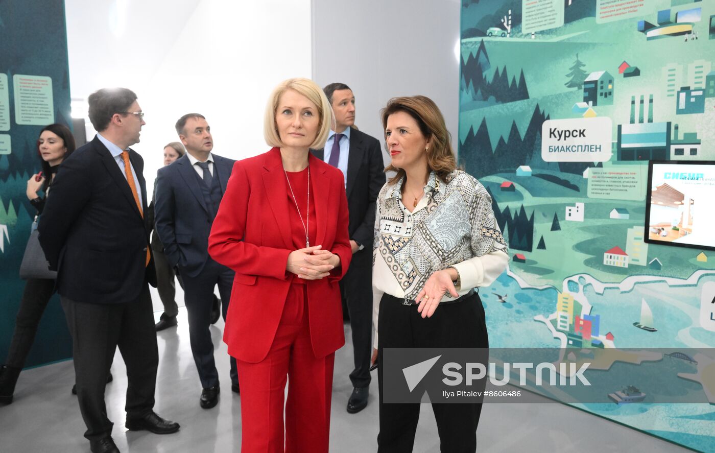 RUSSIA EXPO. Viktoria Abramchenko tours exhibition on Ecology Day