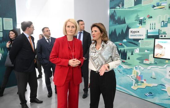 RUSSIA EXPO. Viktoria Abramchenko tours exhibition on Ecology Day