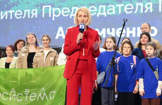 RUSSIA EXPO. Viktoria Abramchenko tours exhibition on Ecology Day