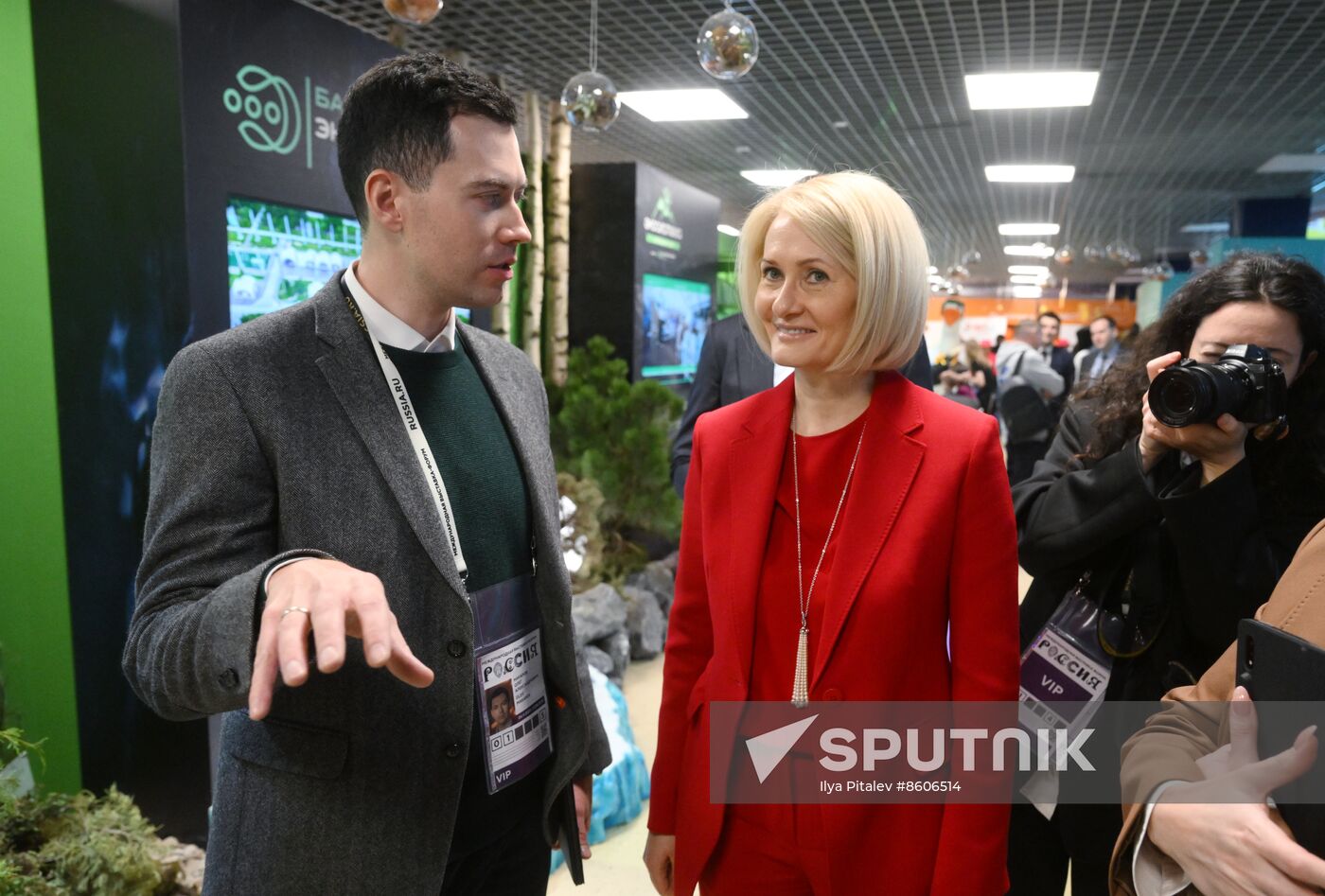 RUSSIA EXPO. Viktoria Abramchenko tours exhibition on Ecology Day