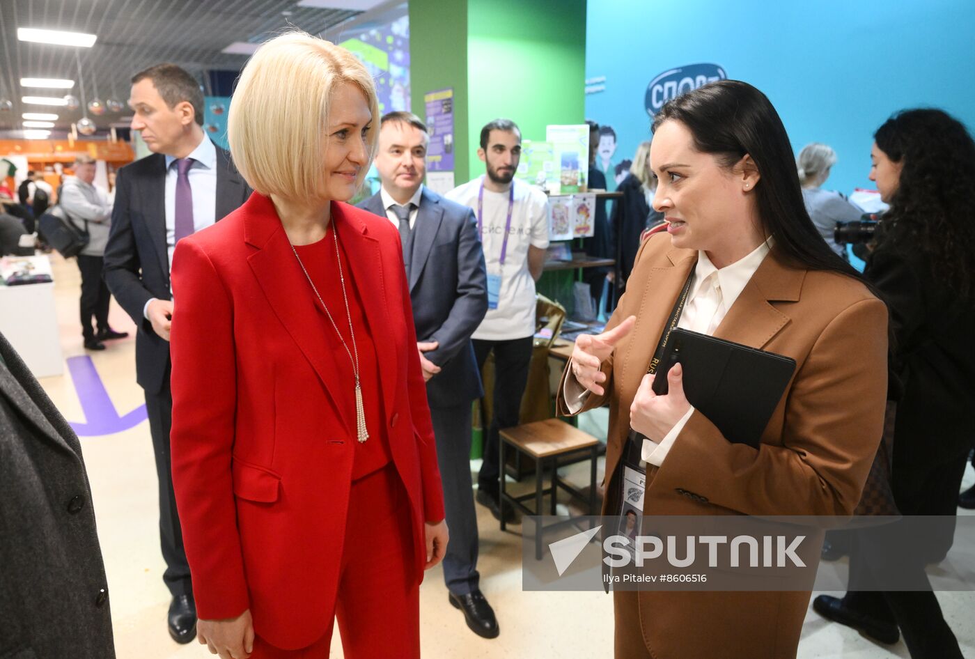 RUSSIA EXPO. Viktoria Abramchenko tours exhibition on Ecology Day