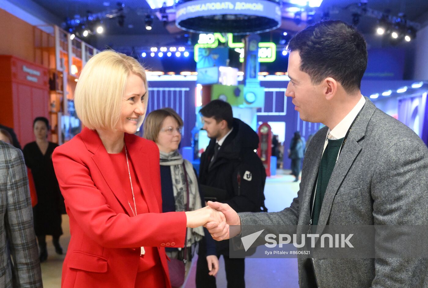 RUSSIA EXPO. Viktoria Abramchenko tours exhibition on Ecology Day