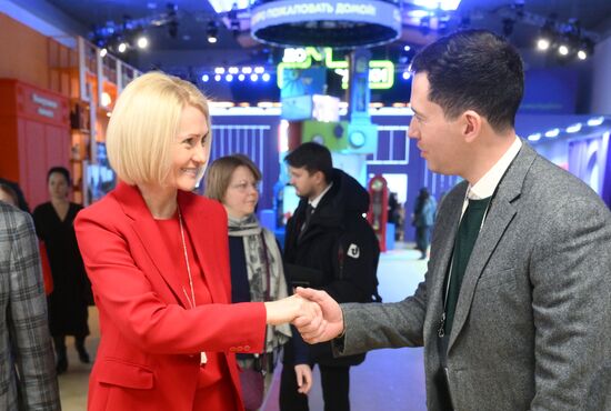 RUSSIA EXPO. Viktoria Abramchenko tours exhibition on Ecology Day