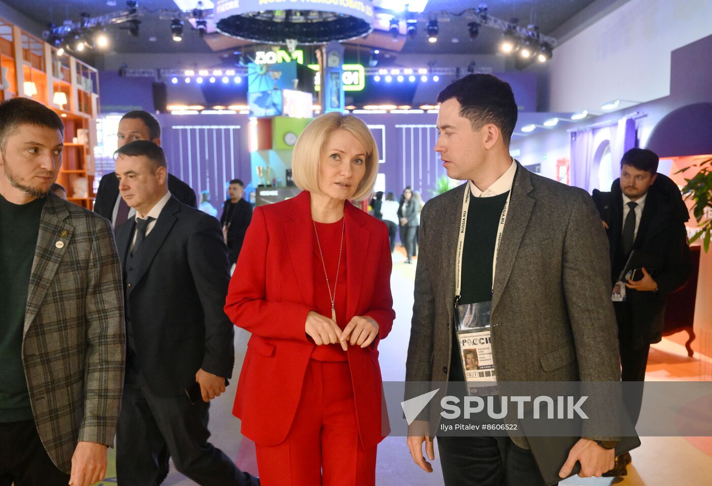 RUSSIA EXPO. Viktoria Abramchenko tours exhibition on Ecology Day