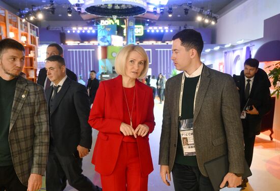 RUSSIA EXPO. Viktoria Abramchenko tours exhibition on Ecology Day