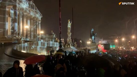Several thousand people protest in front of the Austrian parliament building in Vienna against far-right political movements in the country