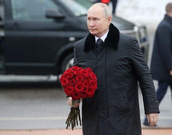 Russia WWII Leningrad Siege Lifting Anniversary Wreath-Laying