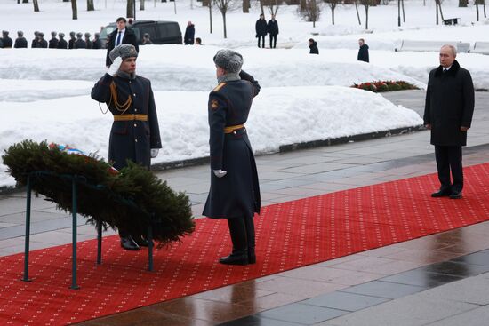 Russia WWII Leningrad Siege Lifting Anniversary Wreath-Laying