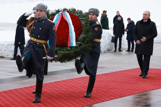 Russia WWII Leningrad Siege Lifting Anniversary Wreath-Laying