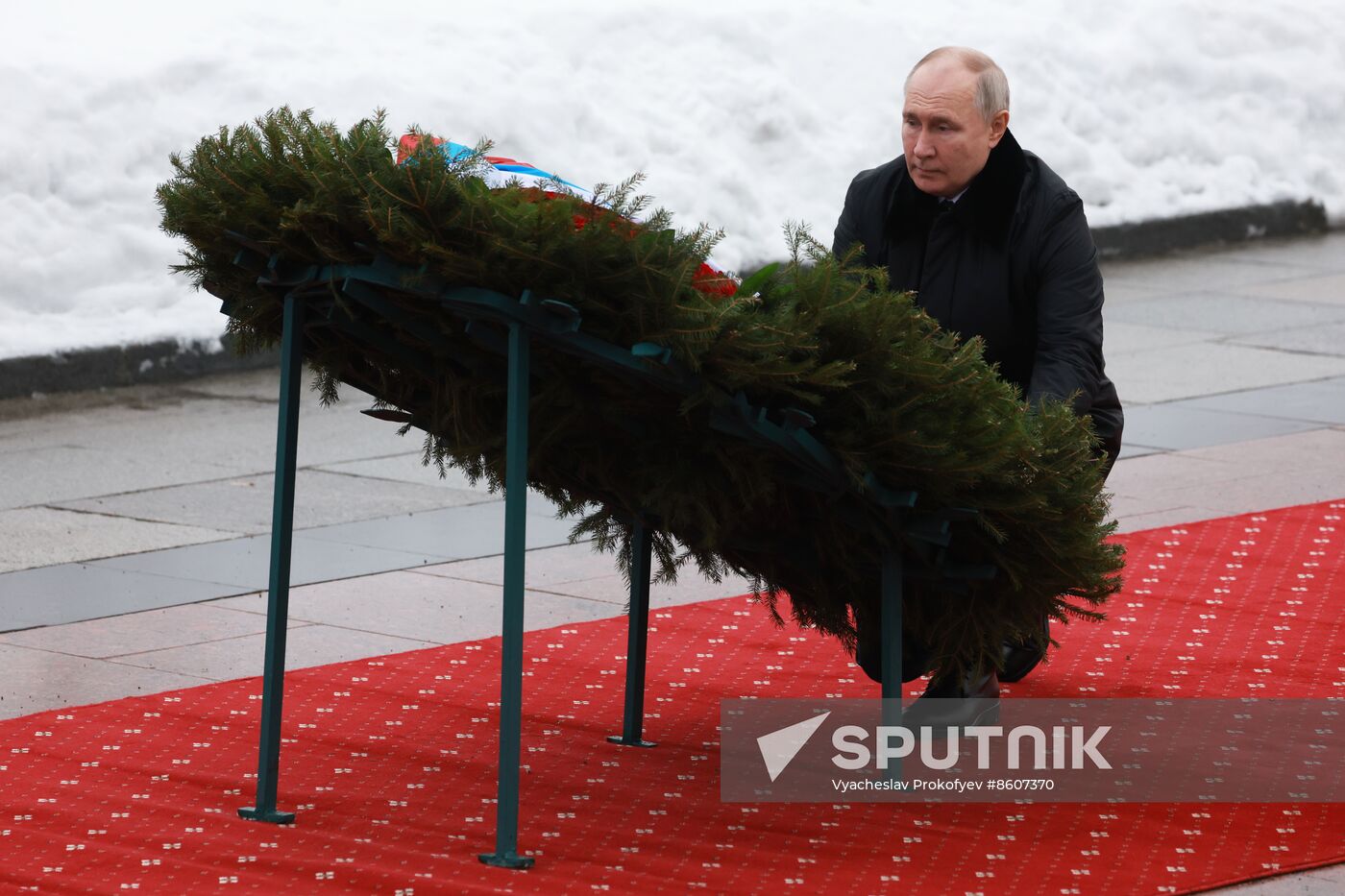 Russia WWII Leningrad Siege Lifting Anniversary Wreath-Laying