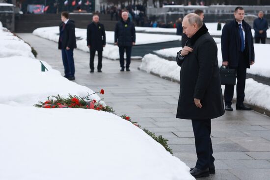 Russia WWII Leningrad Siege Lifting Anniversary Wreath-Laying