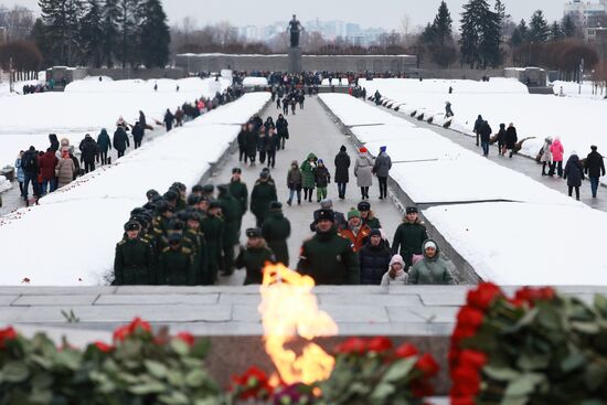 Russia WWII Leningrad Siege Lifting Anniversary Wreath-Laying