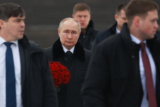 Russia WWII Leningrad Siege Lifting Anniversary Wreath-Laying