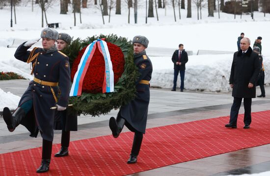 Russia WWII Leningrad Siege Lifting Anniversary Wreath-Laying