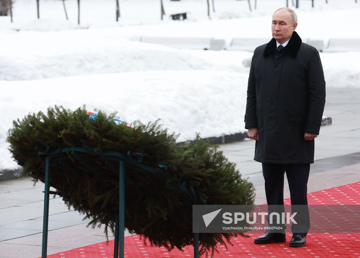 Russia WWII Leningrad Siege Lifting Anniversary Wreath-Laying