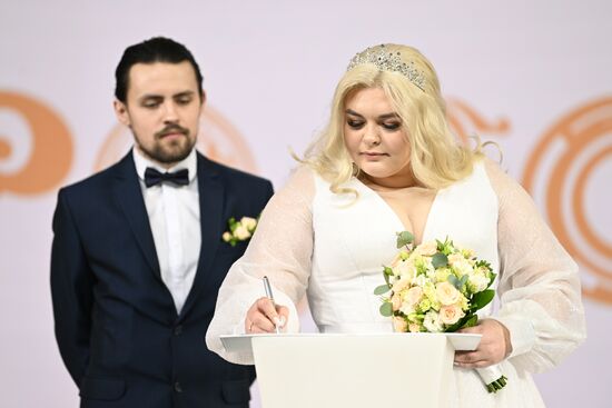 RUSSIA EXPO. Energy Connects Hearts: Wedding of energy industry workers