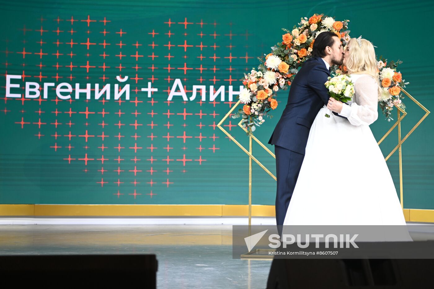 RUSSIA EXPO. Energy Connects Hearts: Wedding of energy industry workers