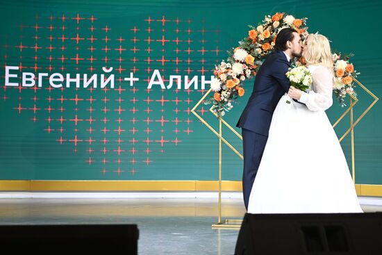 RUSSIA EXPO. Energy Connects Hearts: Wedding of energy industry workers