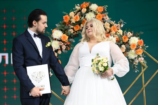 RUSSIA EXPO. Energy Connects Hearts: Wedding of energy industry workers