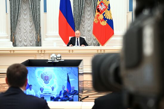 Russia Putin New Regions Social and Economic Development