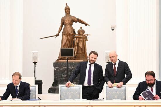 Russia Putin New Regions Social and Economic Development