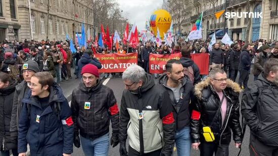 French teachers protest against the government’s education policies