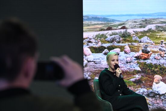 RUSSIA EXPO Tourism Day. Singer Yulianna Karaulova's performance