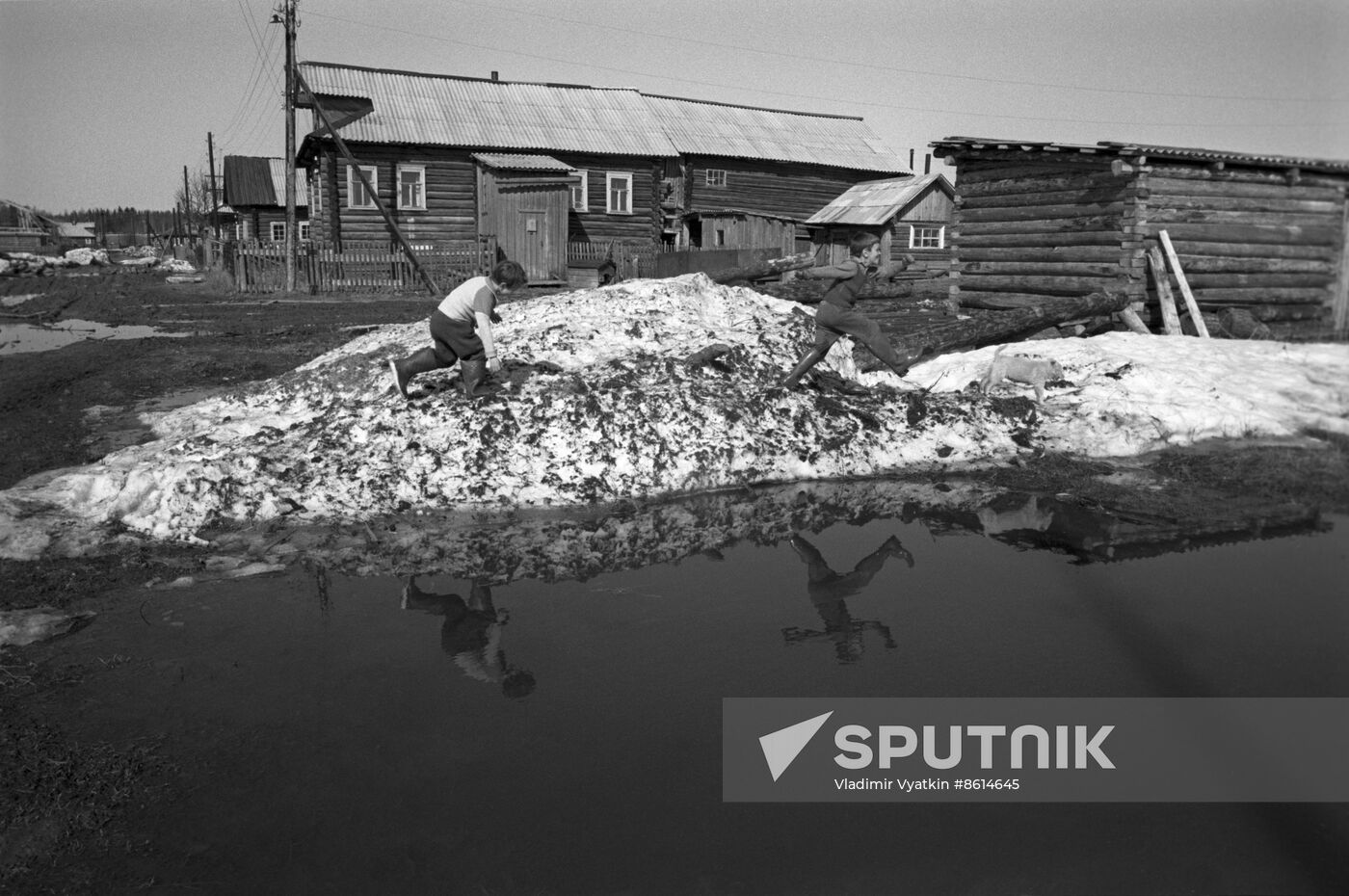 Abandoned village of Maliye Ozerki in Arkhangelsk Region
