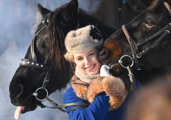 Russia Winter Horseback Hunting