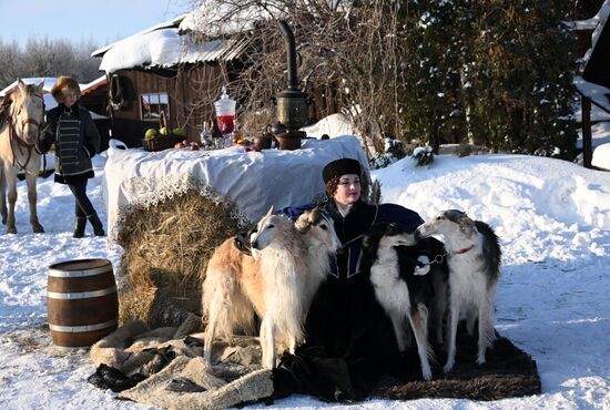 Russia Winter Horseback Hunting