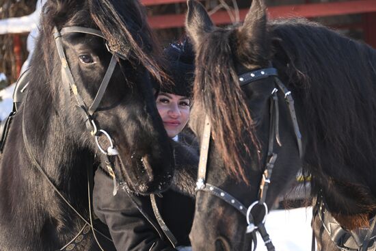 Russia Winter Horseback Hunting