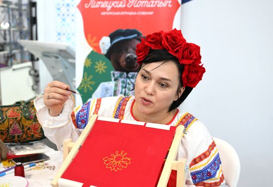RUSSIA EXPO. Workshops on Russian embroidery