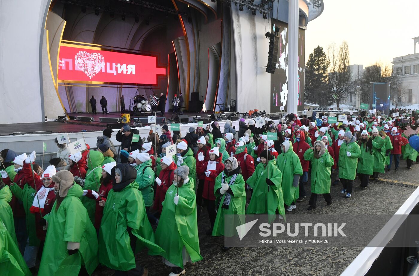 RUSSIA EXPO. Procession by tour guides of Rosmolodyozh's More Than Travel program and exhibition volunteers