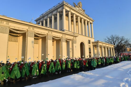 RUSSIA EXPO. Procession by tour guides of Rosmolodyozh's More Than Travel program and exhibition volunteers