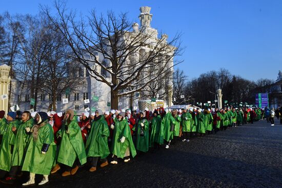 RUSSIA EXPO. Procession by tour guides of Rosmolodyozh's More Than Travel program and exhibition volunteers