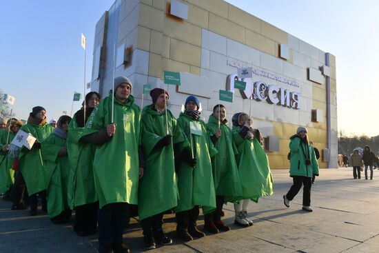 RUSSIA EXPO. Procession by tour guides of Rosmolodyozh's More Than Travel program and exhibition volunteers