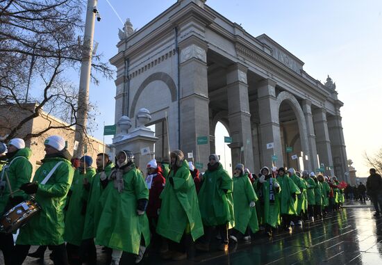 RUSSIA EXPO. Procession by tour guides of Rosmolodyozh's More Than Travel program and exhibition volunteers